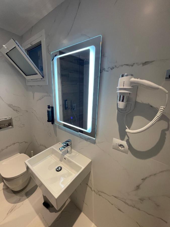 Hotel Aulona Sarandë Exteriör bild