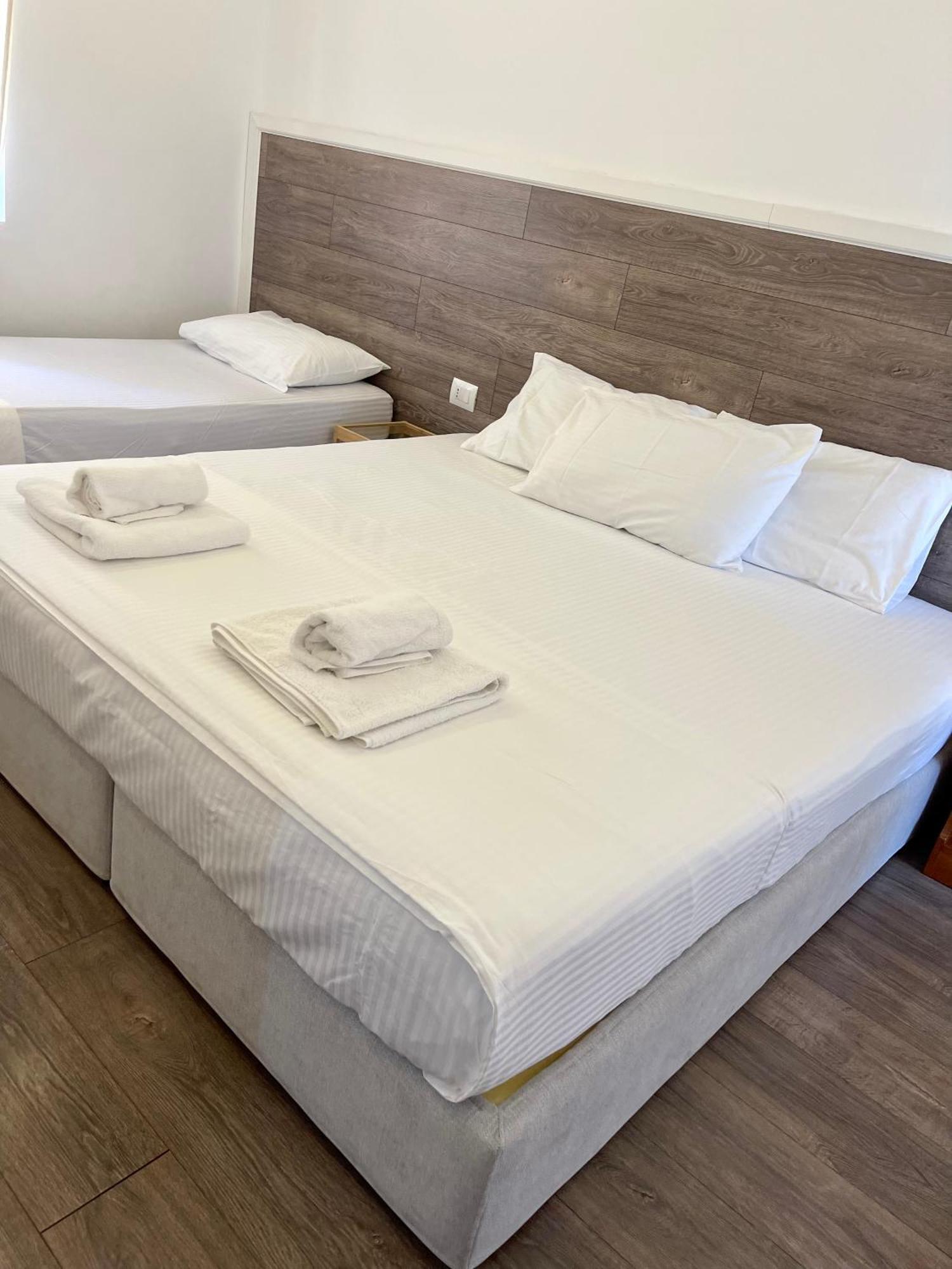 Hotel Aulona Sarandë Exteriör bild