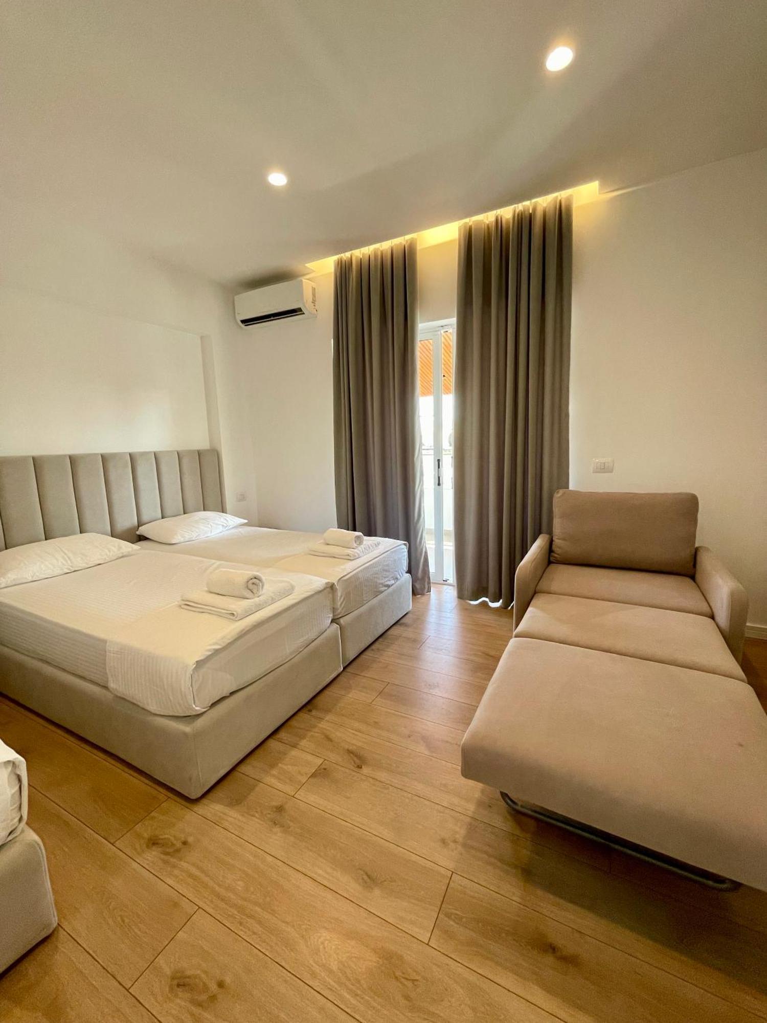 Hotel Aulona Sarandë Exteriör bild