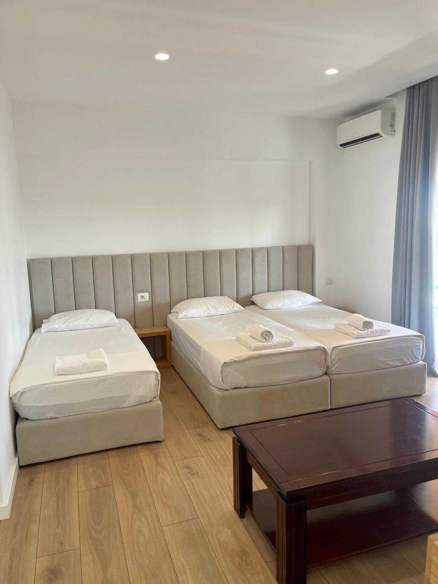 Hotel Aulona Sarandë Exteriör bild