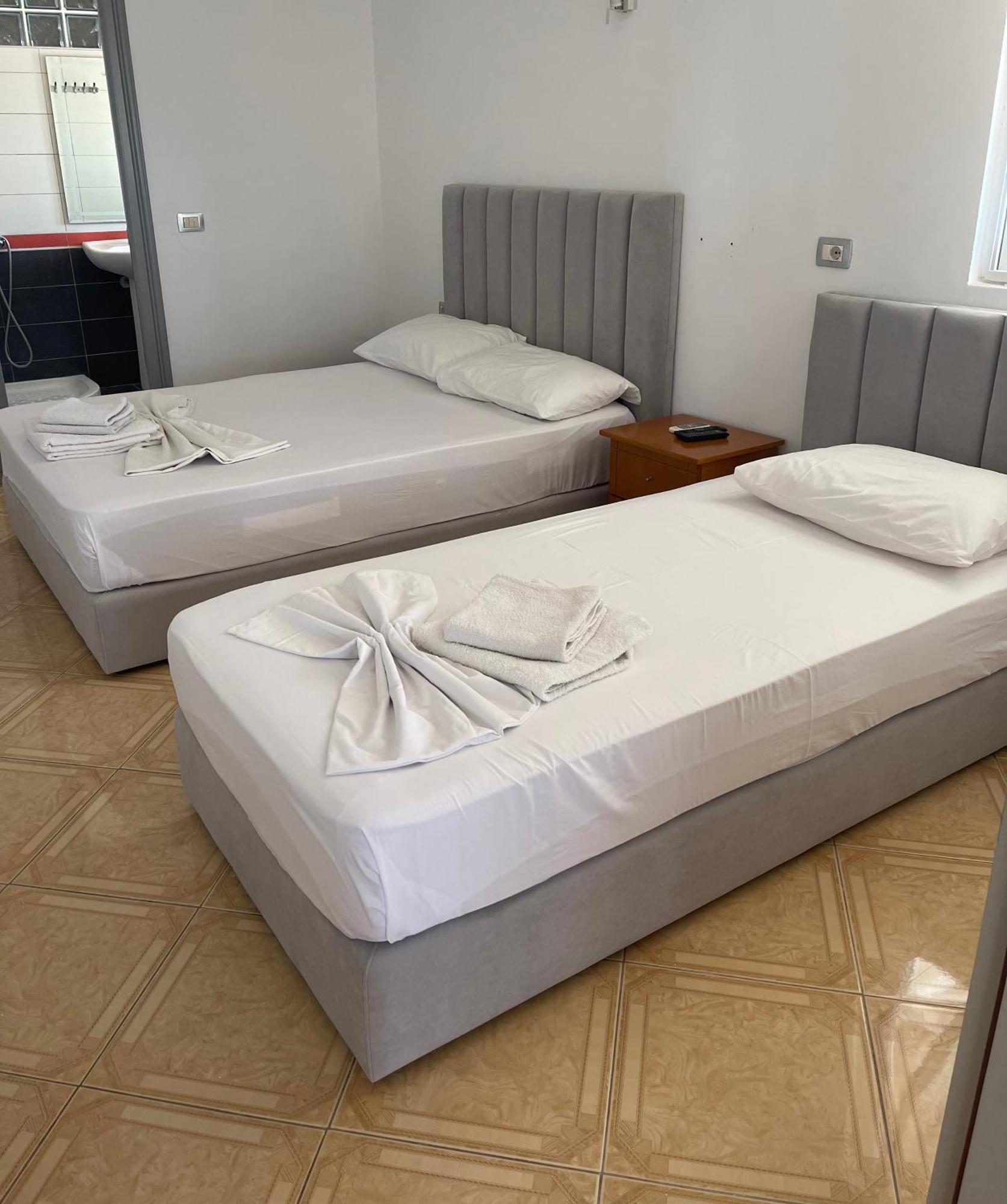 Hotel Aulona Sarandë Exteriör bild