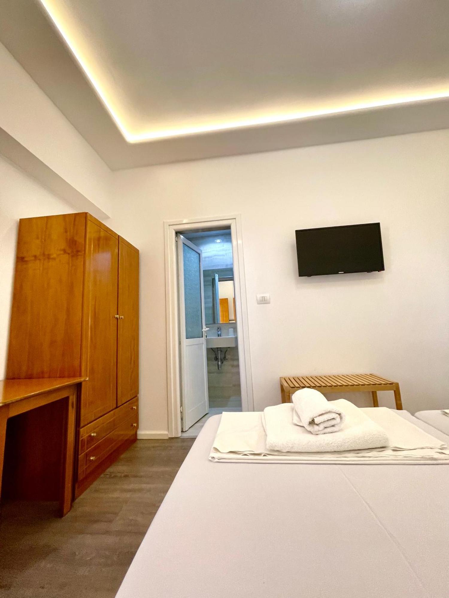 Hotel Aulona Sarandë Exteriör bild