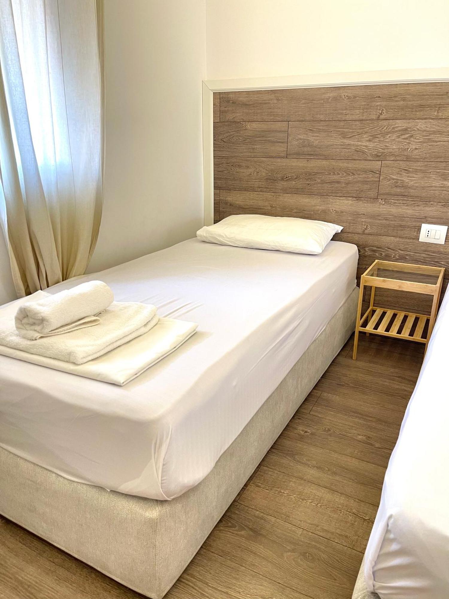 Hotel Aulona Sarandë Exteriör bild