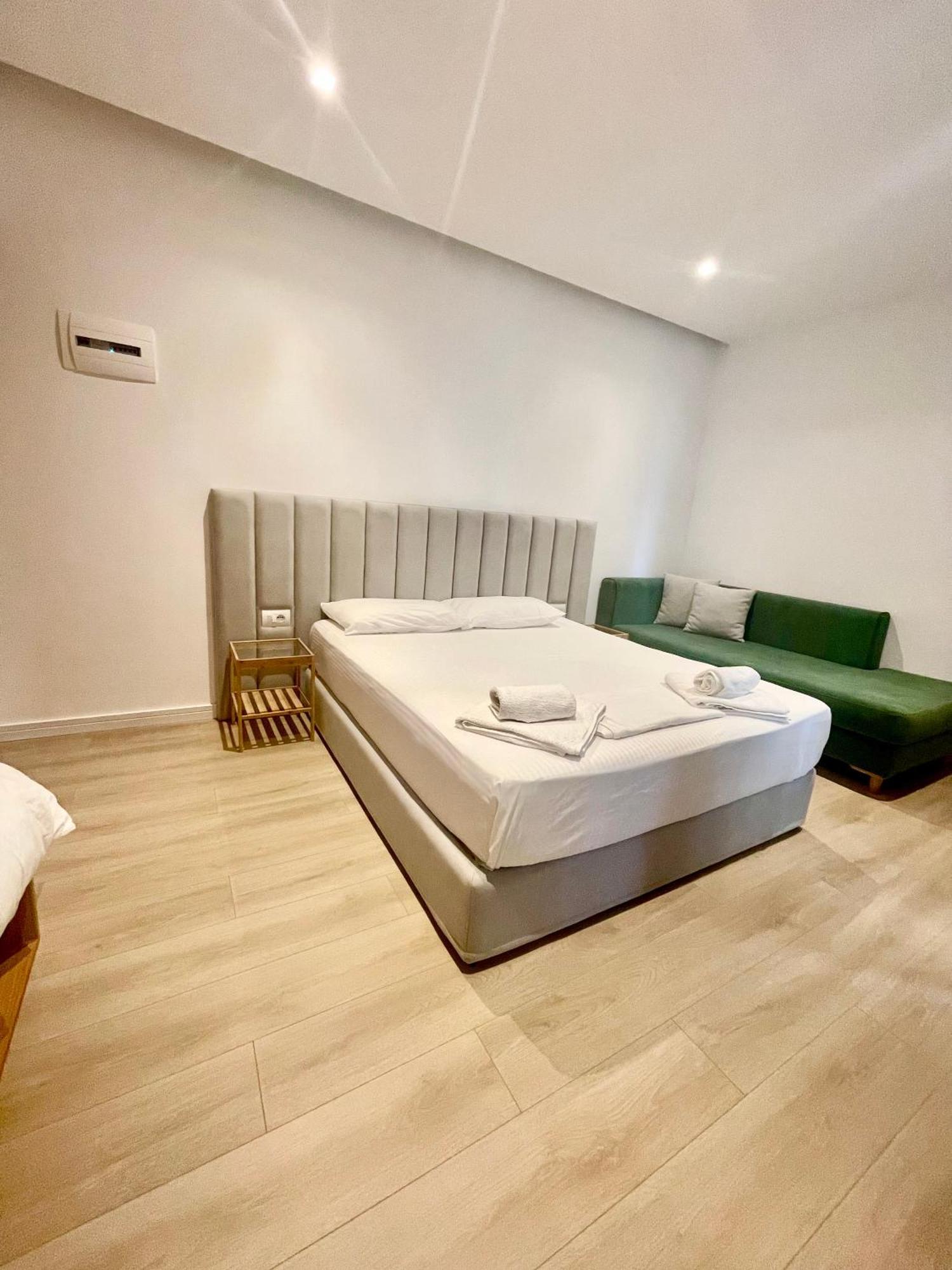 Hotel Aulona Sarandë Exteriör bild