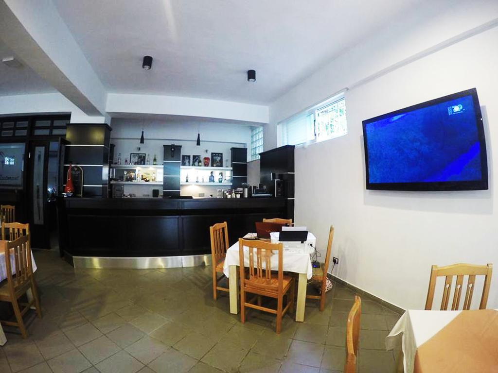 Hotel Aulona Sarandë Exteriör bild
